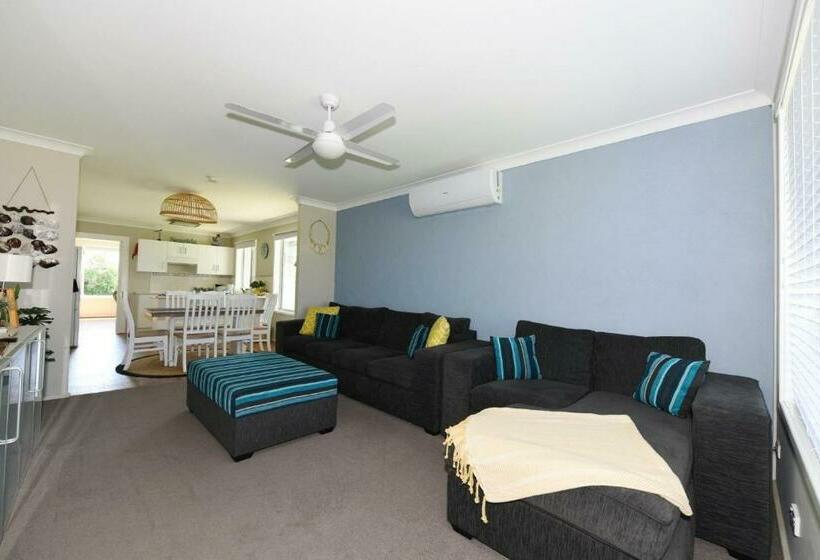 Freshwater Belle Escapes Jervis Bay