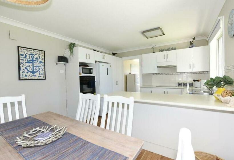 Freshwater Belle Escapes Jervis Bay