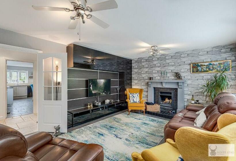 Silver Stag Properties Large 4 Bed Property