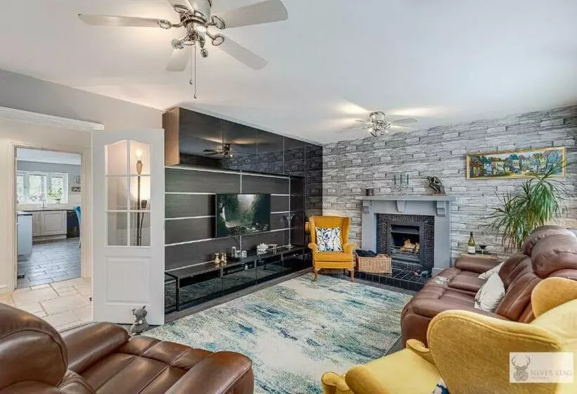 Silver Stag Properties Large 4 Bed Property