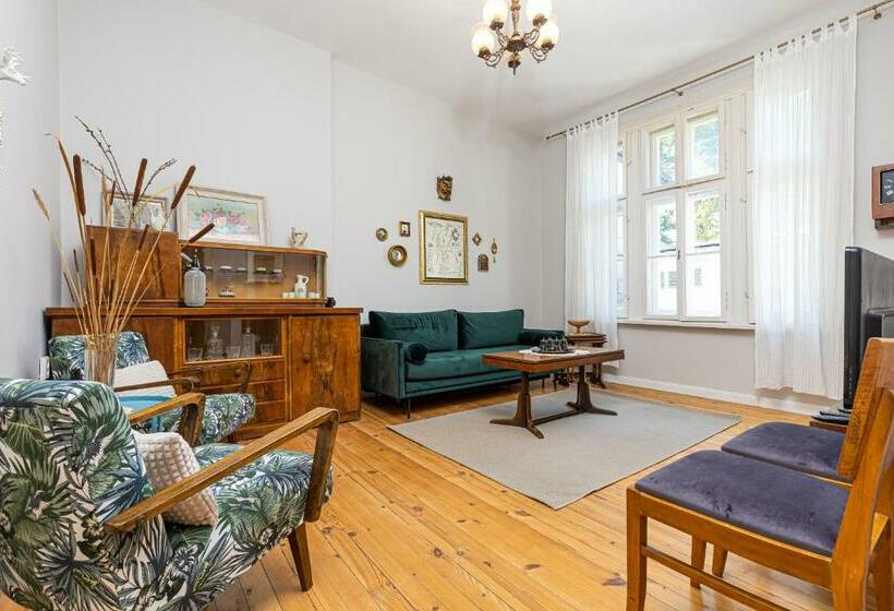 The Old Town Vintage 2 Bedroom Jewel