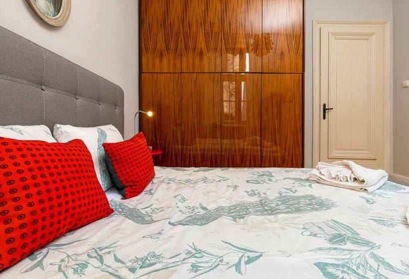 The Old Town Vintage 2 Bedroom Jewel