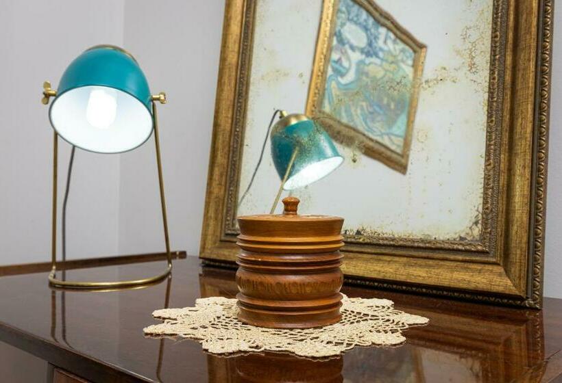 The Old Town Vintage 2 Bedroom Jewel