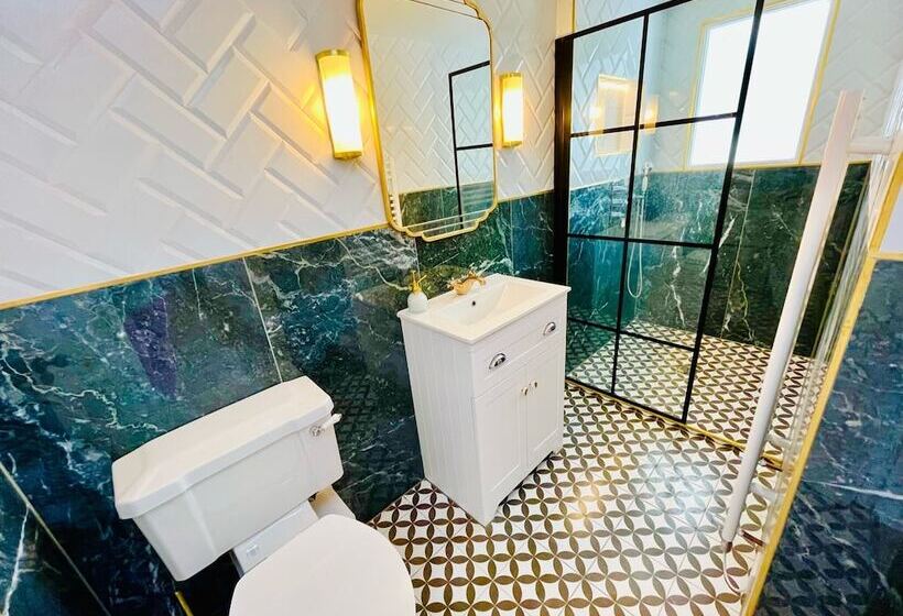 The Paragon Penthouse   Stunning Views Over Bath!