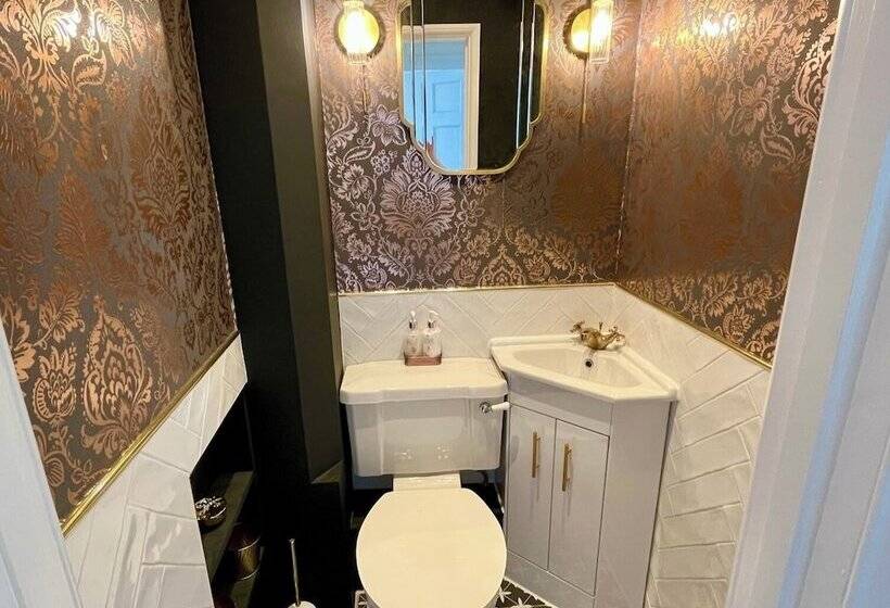 The Paragon Penthouse   Stunning Views Over Bath!