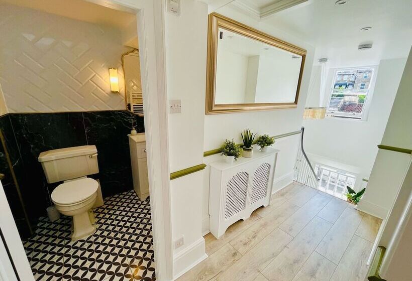 The Paragon Penthouse   Stunning Views Over Bath!