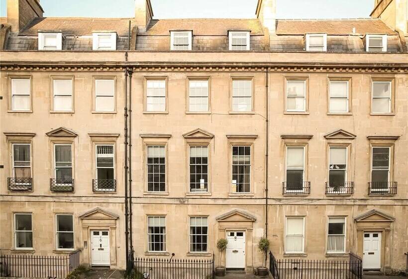 The Paragon Penthouse   Stunning Views Over Bath!