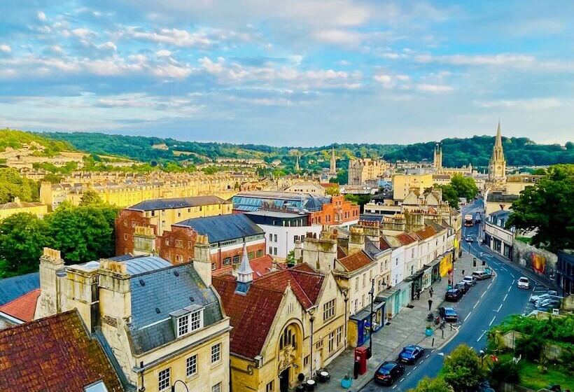 The Paragon Penthouse   Stunning Views Over Bath!