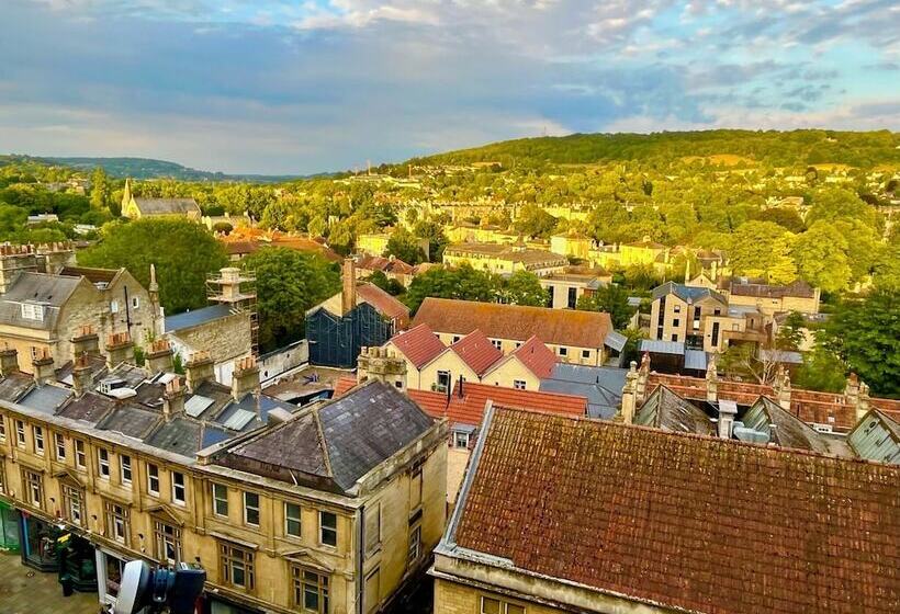 The Paragon Penthouse   Stunning Views Over Bath!