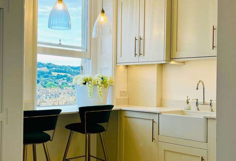 The Paragon Penthouse   Stunning Views Over Bath!