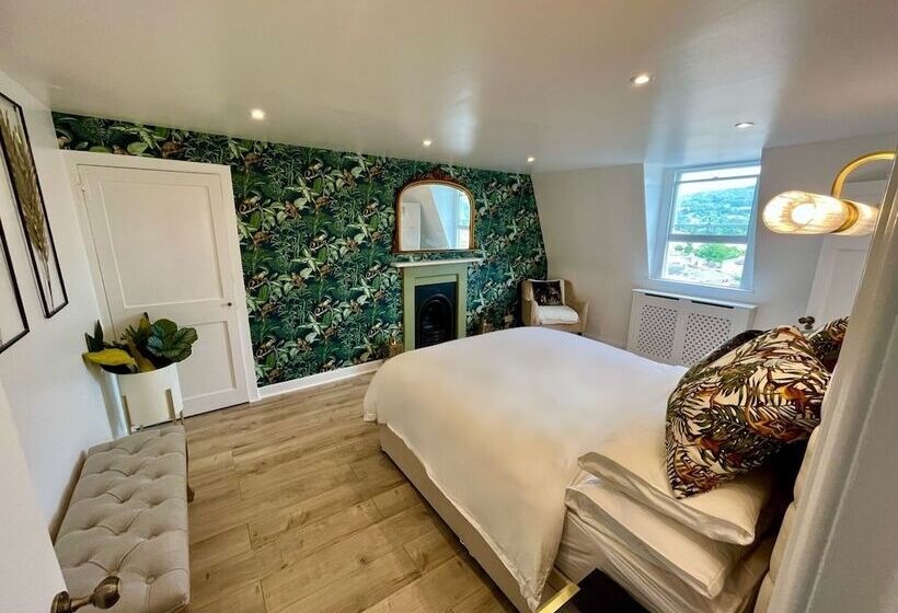 The Paragon Penthouse   Stunning Views Over Bath!