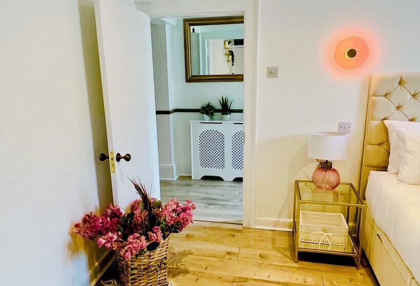 The Paragon Penthouse   Stunning Views Over Bath!