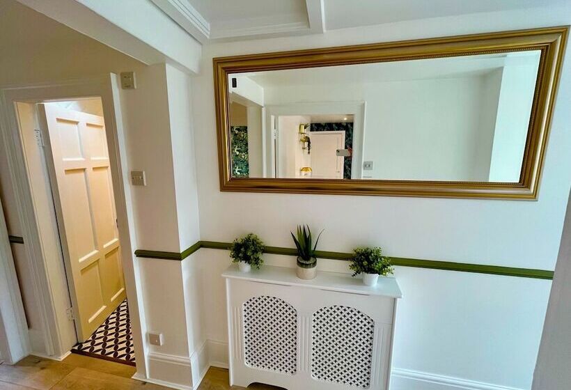 The Paragon Penthouse   Stunning Views Over Bath!