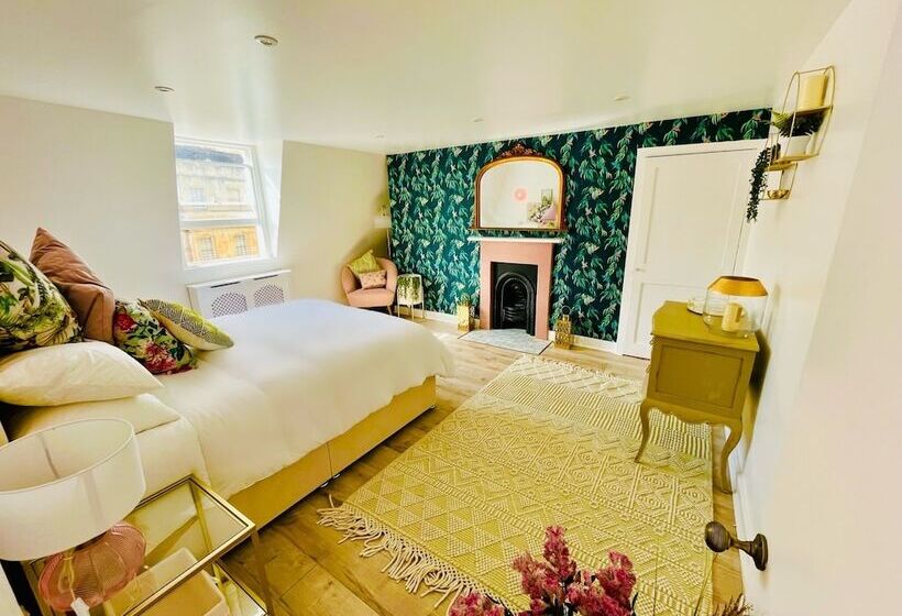 The Paragon Penthouse   Stunning Views Over Bath!