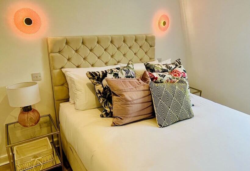 The Paragon Penthouse   Stunning Views Over Bath!