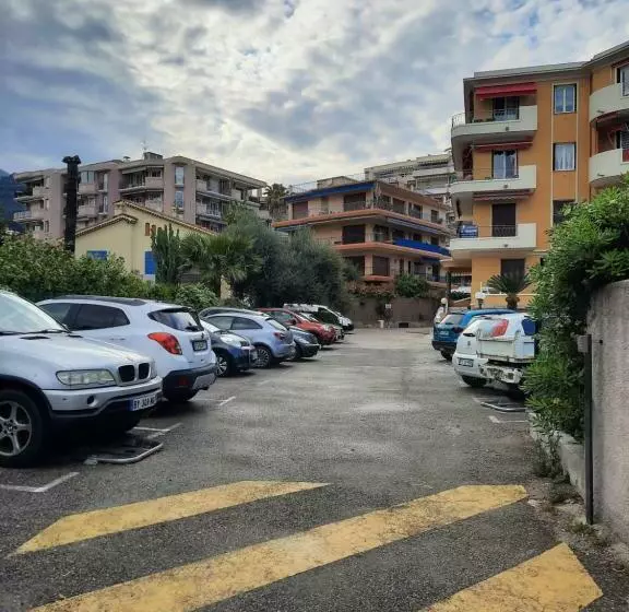 Charmant 2 Pièces Avec Jardin Privé   Bord De Mer