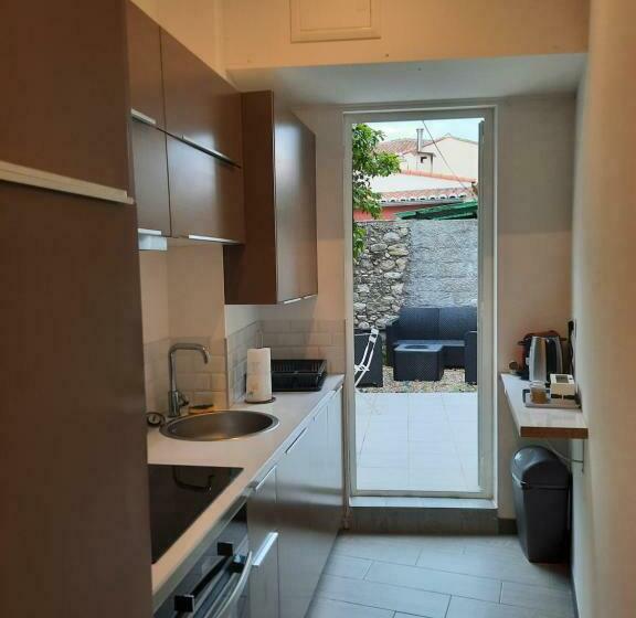 Charmant 2 Pièces Avec Jardin Privé   Bord De Mer