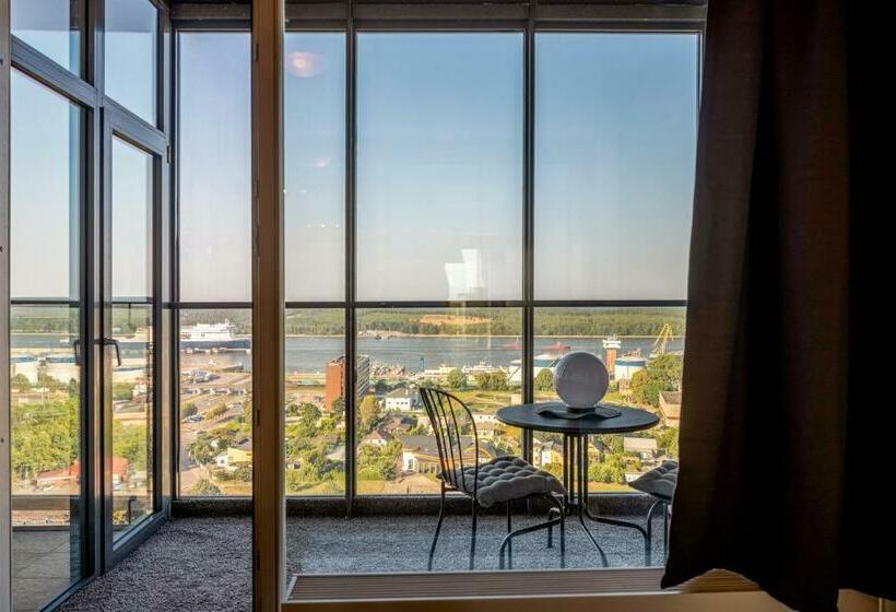 2 Bedroom Apartment With Amazing City And Sea View