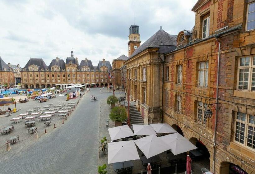 Charleville Mézières: Belle Vue Place Ducale