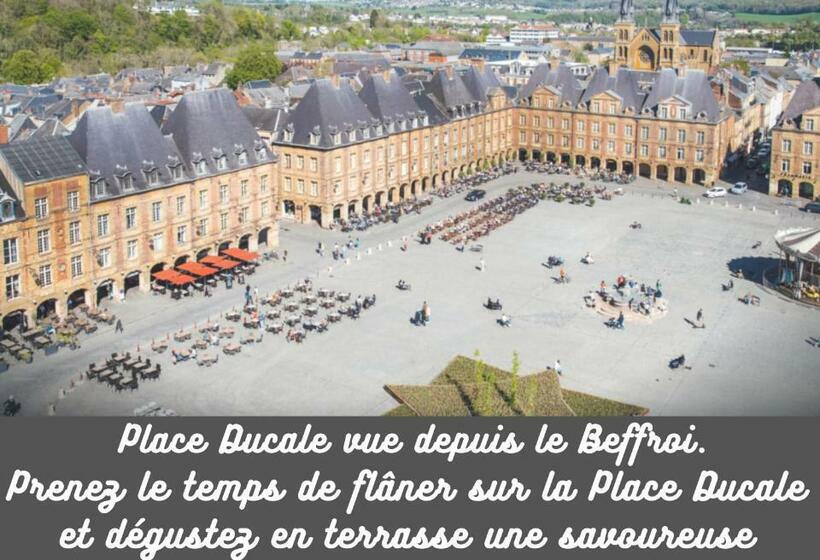 Charleville Mézières: Belle Vue Place Ducale