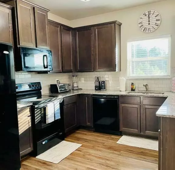 Cozy 4br In Suburbs Of Metro Atlanta