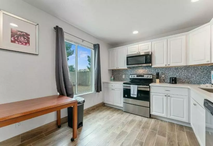 Coolidge 3bd 2ba Upgraded Apartment With Amenities