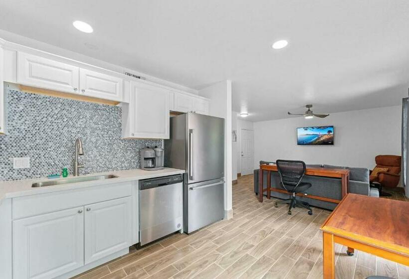 Coolidge 3bd 2ba Upgraded Apartment With Amenities