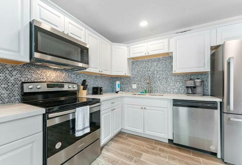 Coolidge 3bd 2ba Upgraded Apartment With Amenities