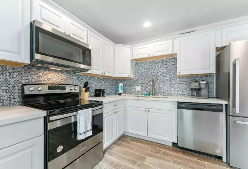 Coolidge 3bd 2ba Upgraded Apartment With Amenities