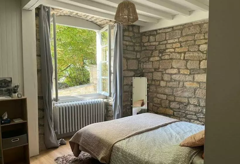 Salins Les Bains : A L Ombre De La Tour Carrée