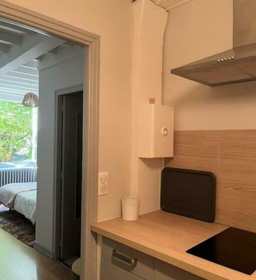 Salins Les Bains : A L Ombre De La Tour Carrée