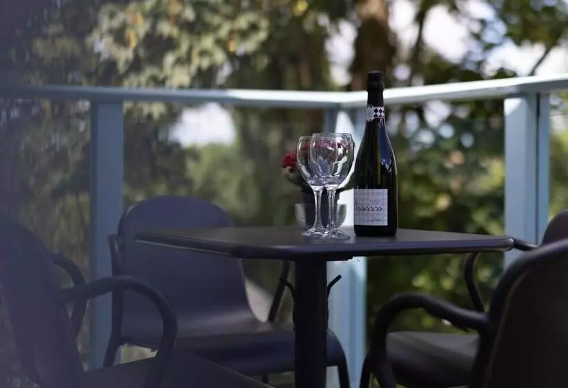 The Bluebell   Luxury Lodge With Hot Tub