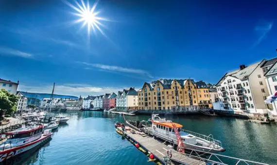 ålesund Apartment With Free Parking