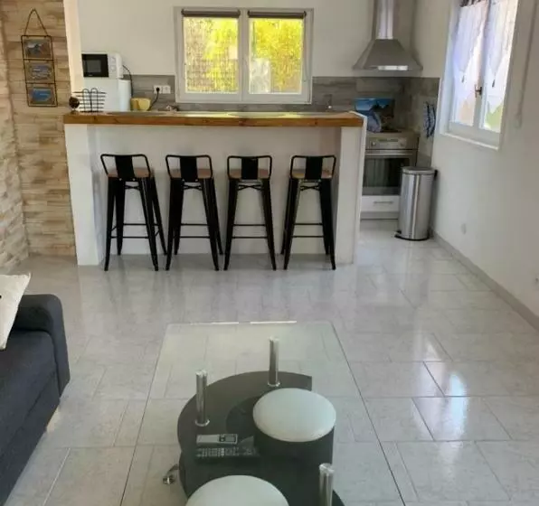 Rez De Villa Avec Place De Parking Et Vue Mer