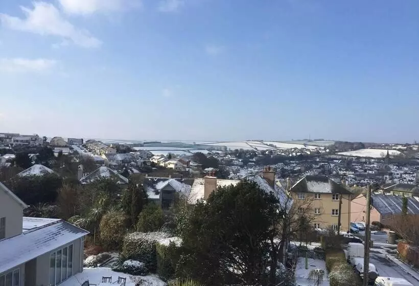 Sunnyview 5 Bed House In Kingsbridge With Parking