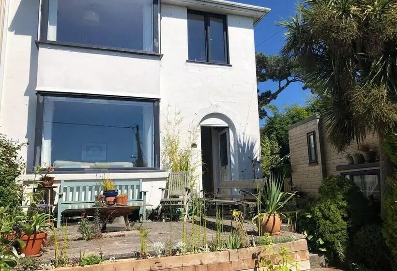 Sunnyview 5 Bed House In Kingsbridge With Parking