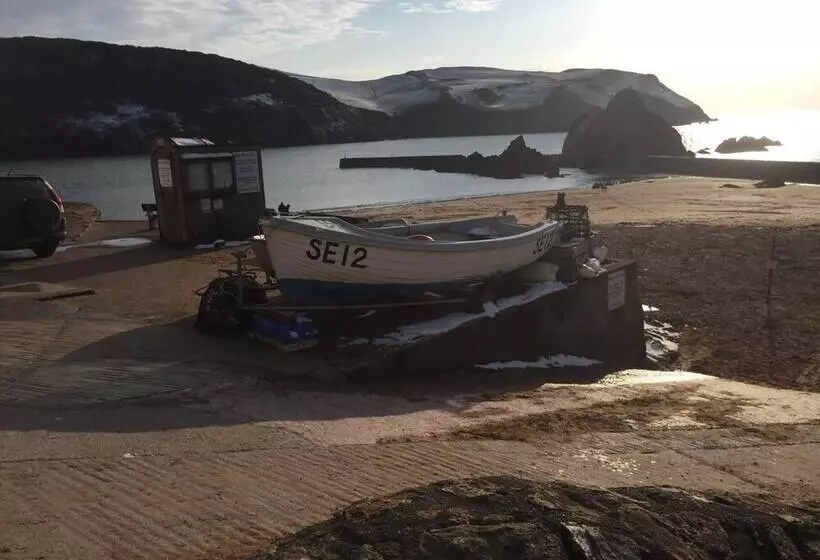 Sunnyview 5 Bed House In Kingsbridge With Parking