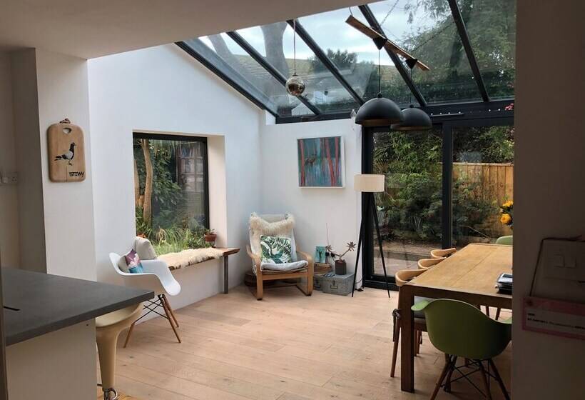 Sunnyview 5 Bed House In Kingsbridge With Parking