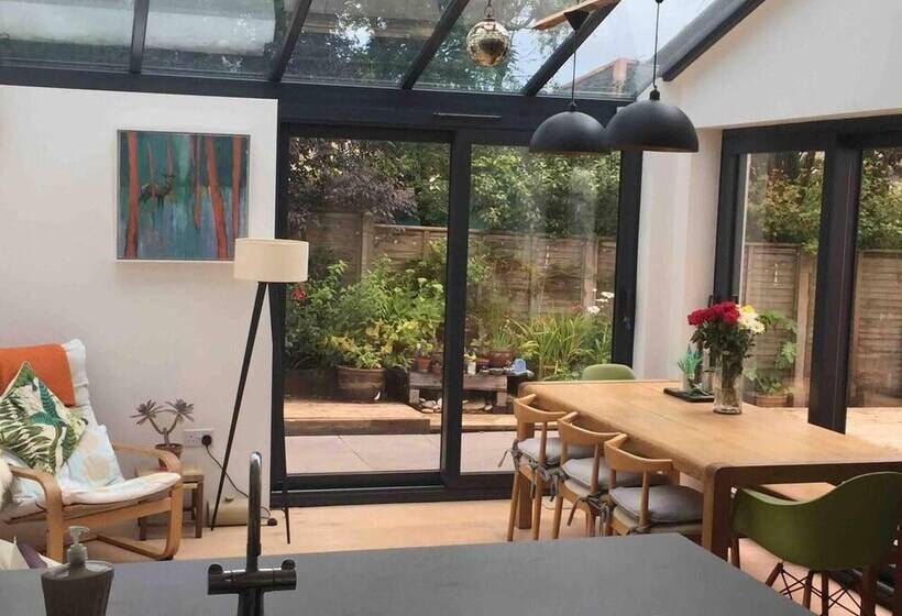 Sunnyview 5 Bed House In Kingsbridge With Parking