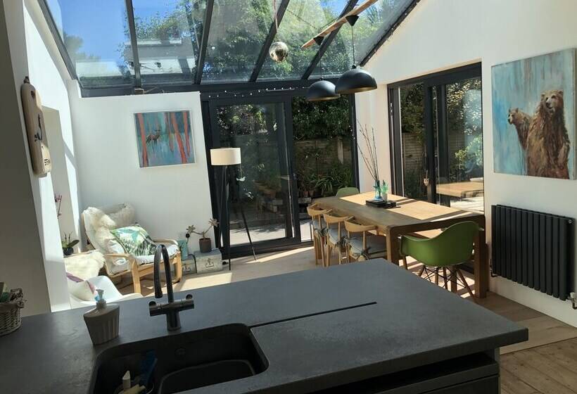 Sunnyview 5 Bed House In Kingsbridge With Parking