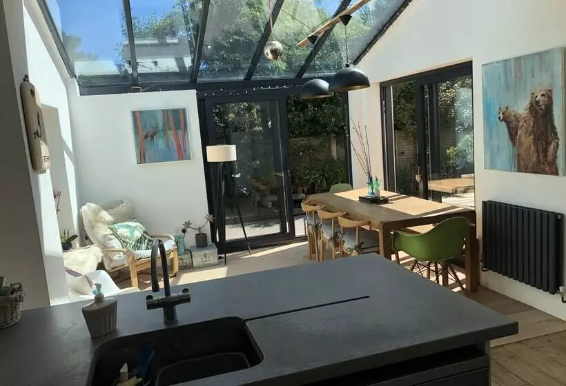 Sunnyview 5 Bed House In Kingsbridge With Parking