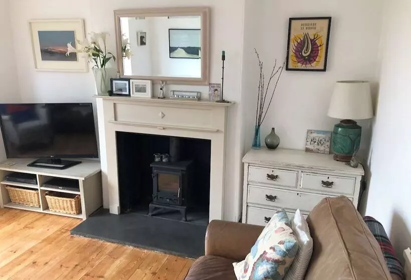 Sunnyview 5 Bed House In Kingsbridge With Parking