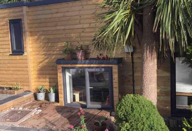 Sunnyview 5 Bed House In Kingsbridge With Parking