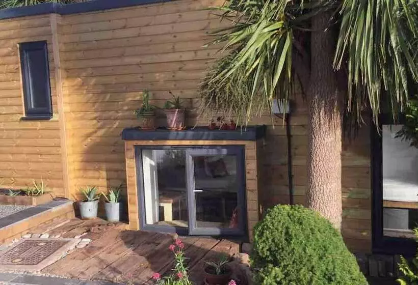 Sunnyview 5 Bed House In Kingsbridge With Parking