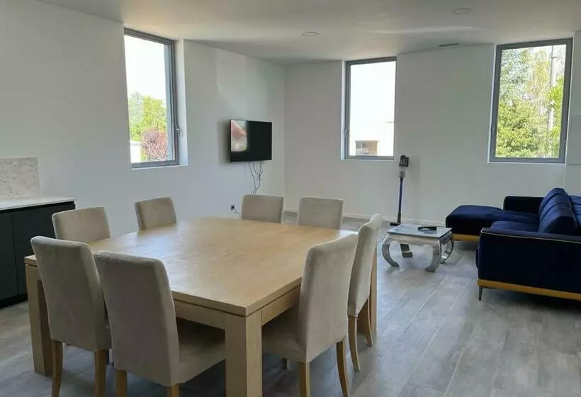 Loft épuré Avec Parking Privé