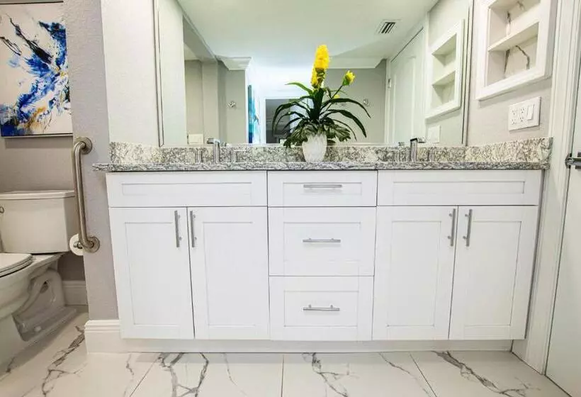 Newly Listed! 20 Percent Off! Golf And Tennis Community   Lavish Living