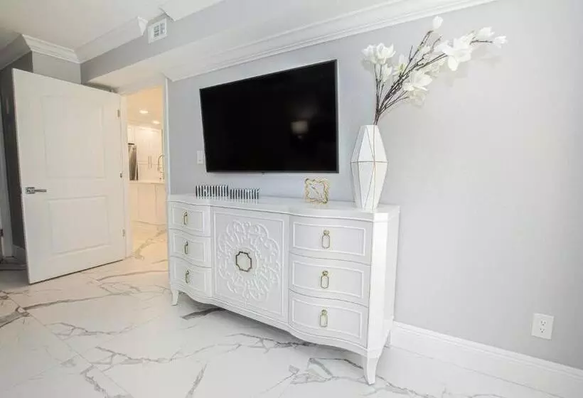 Newly Listed! 20 Percent Off! Golf And Tennis Community   Lavish Living