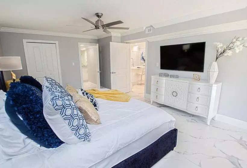 Newly Listed! 20 Percent Off! Golf And Tennis Community   Lavish Living
