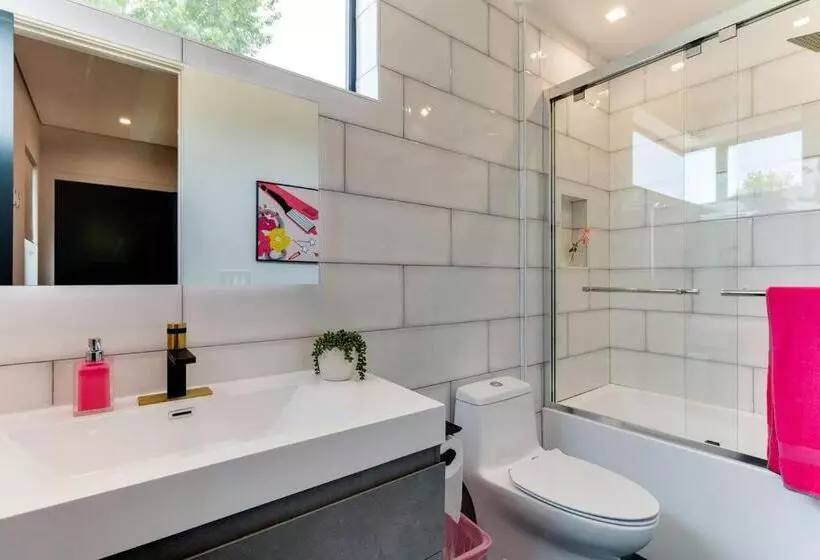 Posh Luxury Modern Home With Pool Spa And Rooftop Deck