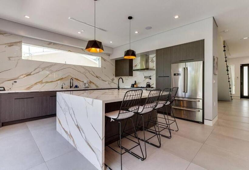 Posh Luxury Modern Home With Pool Spa And Rooftop Deck